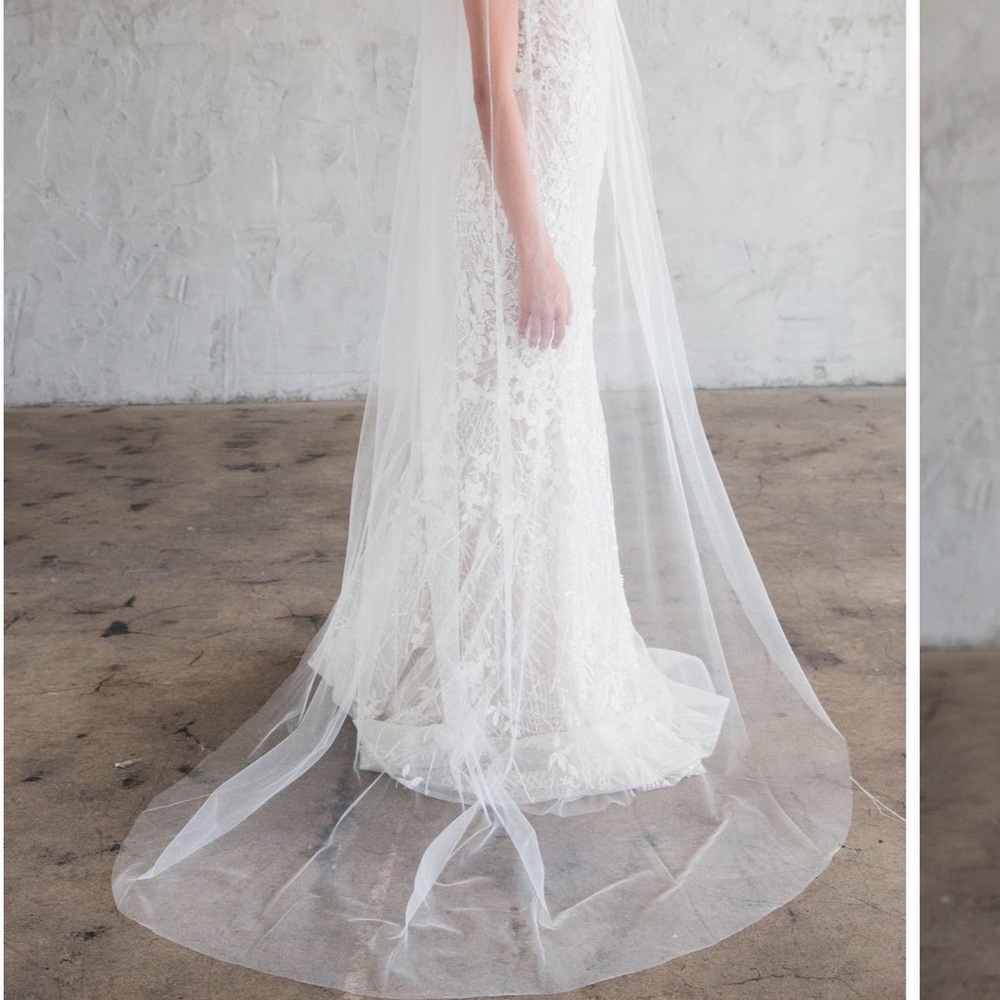 Brand new Brides & Hairpins Veil - Kortney Chapel Veil